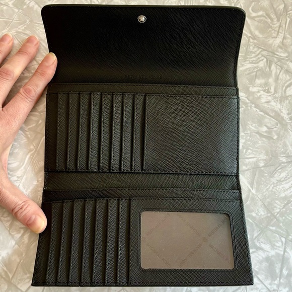 NWOT Michael Kors Large Saffiano Leather Jet Set Wallet - Picture 3 of 8